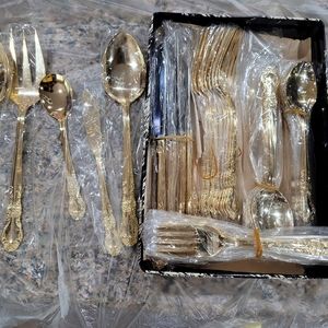 New 45 Piece Flatware Set